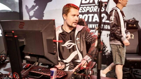 全球最大甲醇燃料船舶主机成功交验推动绿色航运